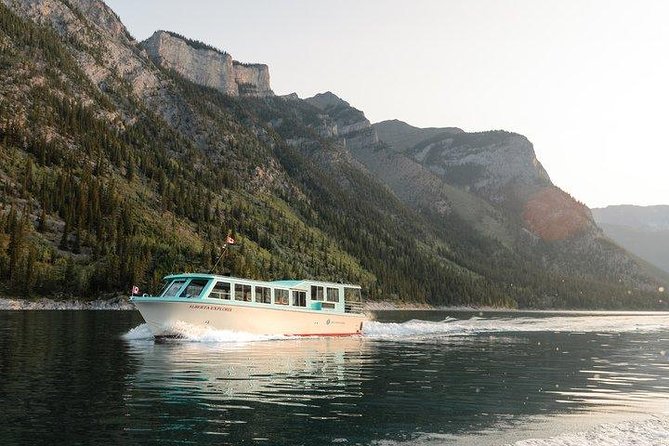 Lake Minnewanka Cruise - How the 1-hour cruise really plays out on the water