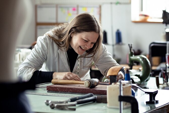 Leather belt making workshop - Cutting and shaping: turning a hide into a belt body
