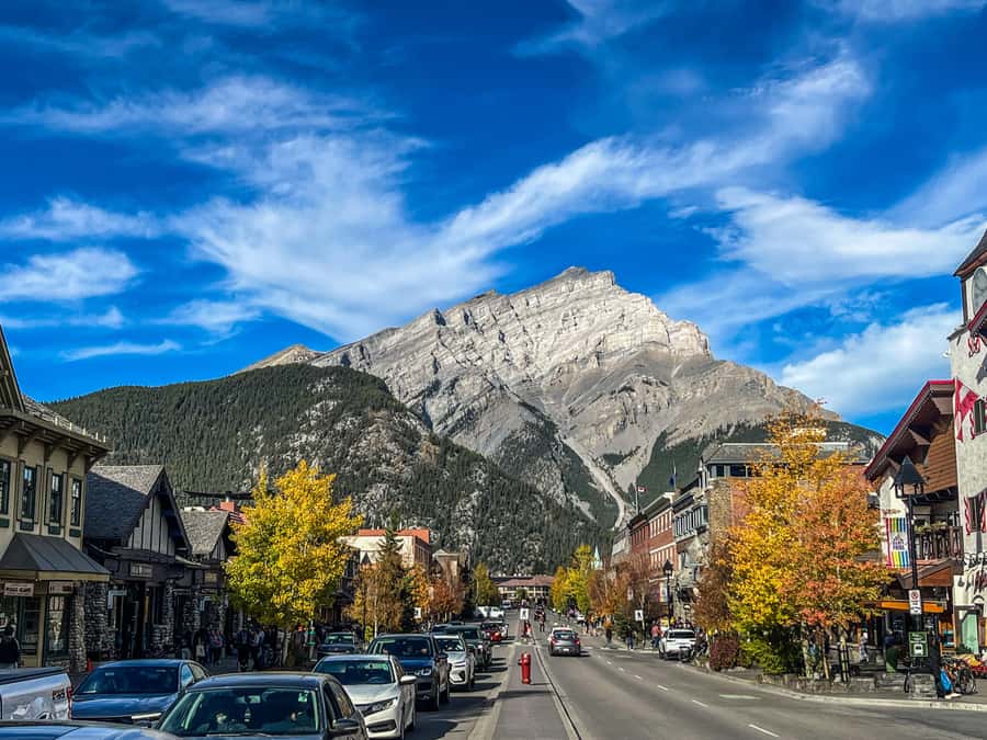 Louise, Moraine/Johnston Canyon, Minnewanka & Banff Town - A 10-hour sweep through Banff highlights, summer or winter