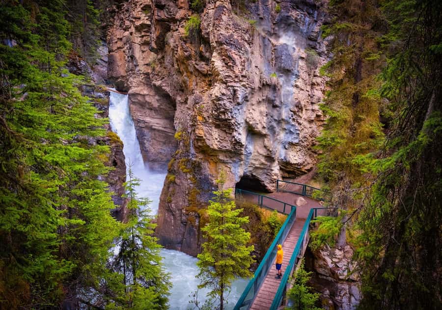 Louise, Moraine/Johnston Canyon, Minnewanka & Banff Town - Price and value: what $57 includes, and what you still pay