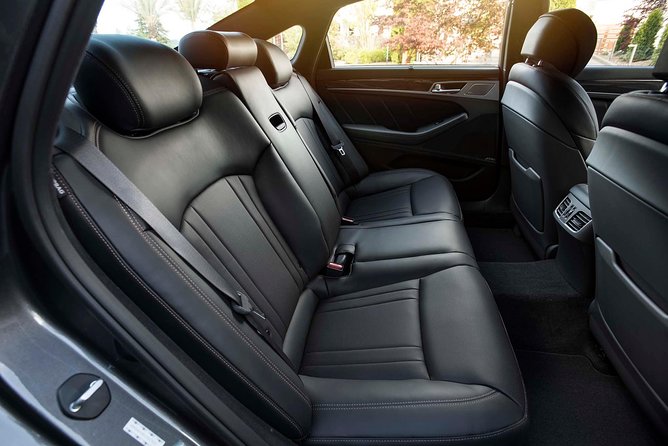 Low Cost :- Hire Full or Half Day Executive Luxury Car Services in Toronto - Business Travel Comfort: Meetings Without the Commute Headache
