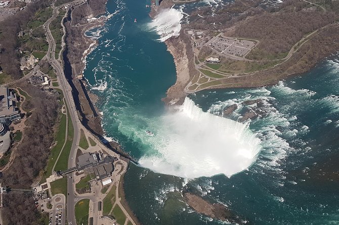 Mississauga: Niagara Falls Day Tour with Boat Cruise - Food, comfort, and the sweet tasting break
