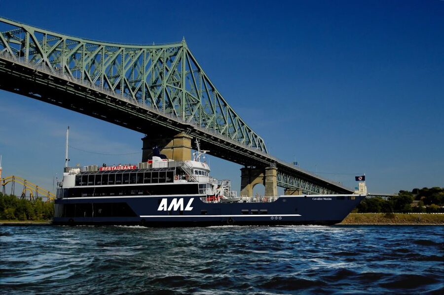 Montréal: 3 or 5-Course Dinner Cruise with DJ & Dancing - Red Carpet upgrade: what you gain, and who should pay for it