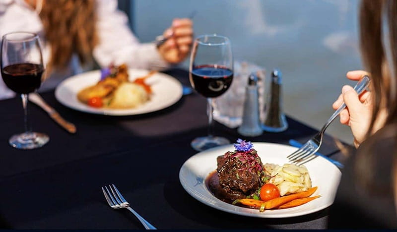 Montréal: 3 or 5-Course Dinner Cruise with DJ & Dancing - Why this Montréal dinner cruise feels like two evenings in one