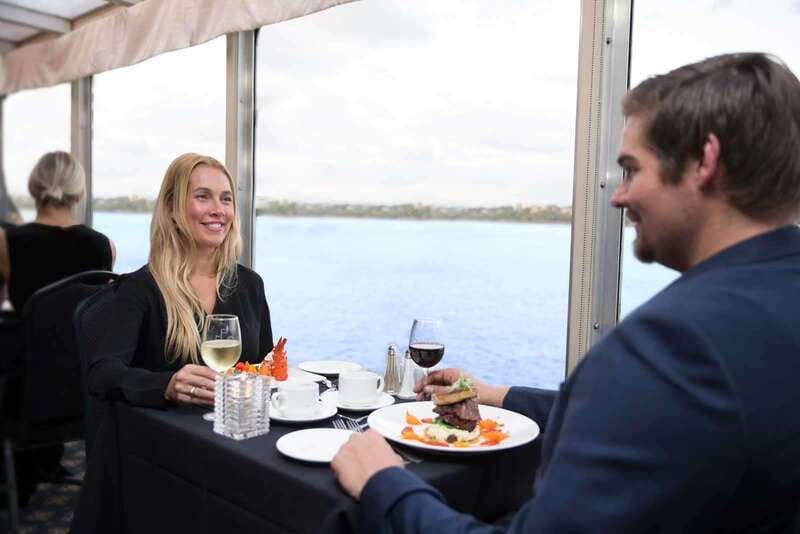 Montréal: 3 or 5-Course Dinner Cruise with DJ & Dancing - Where you start at Grand Quai du Port de Montréal