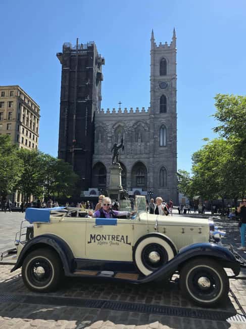 Montreal: An unforgettable guided tour in a vintage 1930s convertible car - The 45-minute flow, with Sonia at the wheel