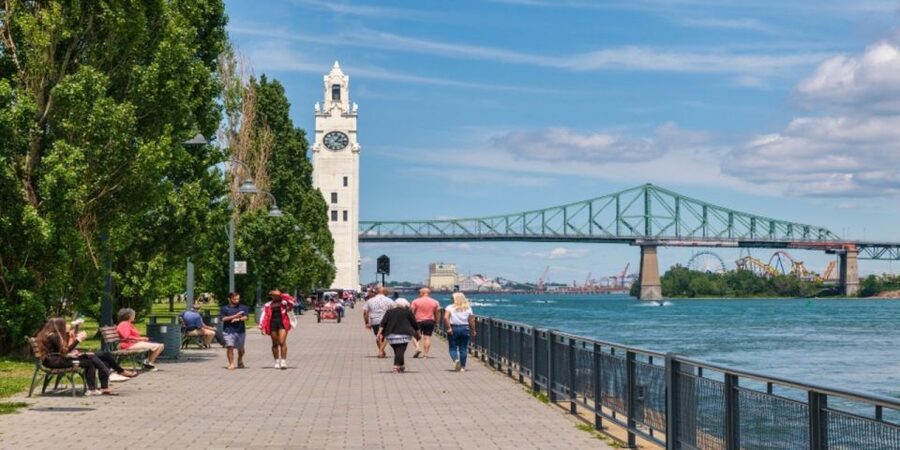 Montreal: Best of Montreal Food Walking Tour with Tastings - Jeanne-Mance Park near Mont Royal: your digest-and-learn pause