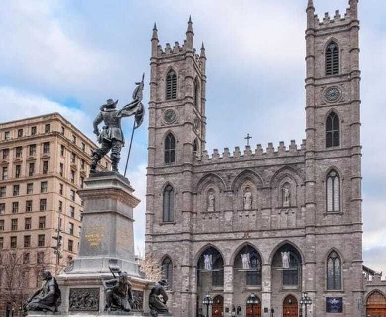 Montreal : Downtown & Underground Walking Tour with a Guide - Stop 1 at McGill University, learning the city through a landmark campus