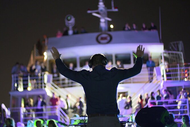 Montreal: Evening cruise with DJ - Entering the 7:00 pm Cruise Mode on the St. Lawrence