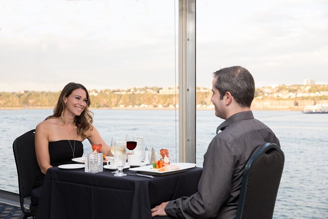 Montreal Gourmet Dinner Cruise with DJ & Dancing - The Cavalier Maxim ship: why the layout matters at night