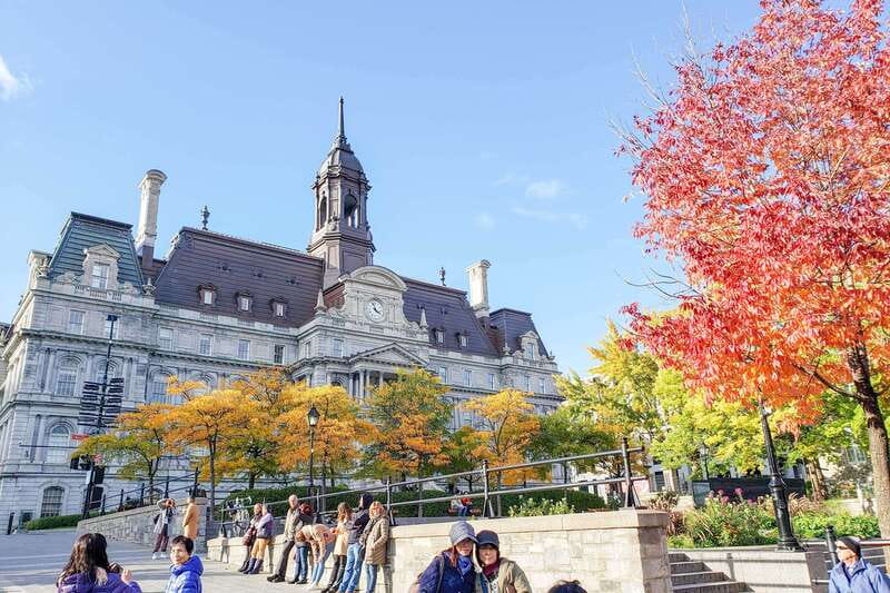 Montreal: Guided Bus Tour - Chinatown, Place des Arts, and Place Ville Marie, Three Sides of Downtown Life