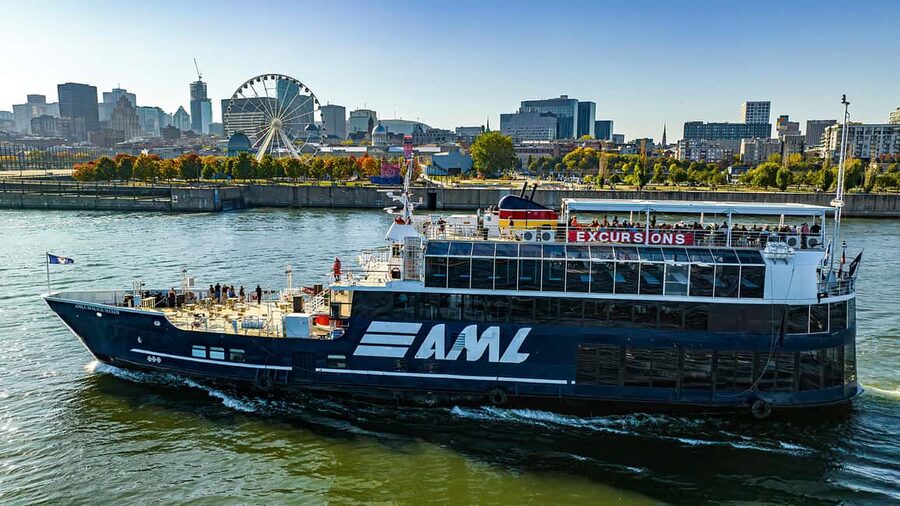 Montréal: Guided Sightseeing River Cruise - Îles-de-Boucherville National Park: the green pause on a city day