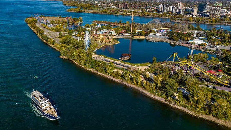 Montréal: Guided Sightseeing River Cruise - The St. Lawrence loop: how the route works in about 1.5 hours