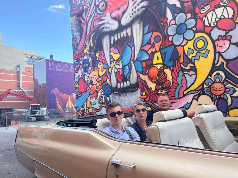 Montréal: Guided Tour in Vintage Convertible Cadillac - The full 3-hour loop: Mount Royal viewpoint without the hassle