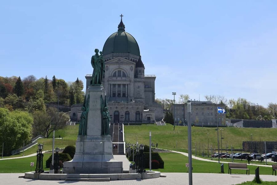 Montreal: Iconic Landmarks All-Inclusive VIP Experience - Professional Photos and Optional Vertical Reels That Feel Planned