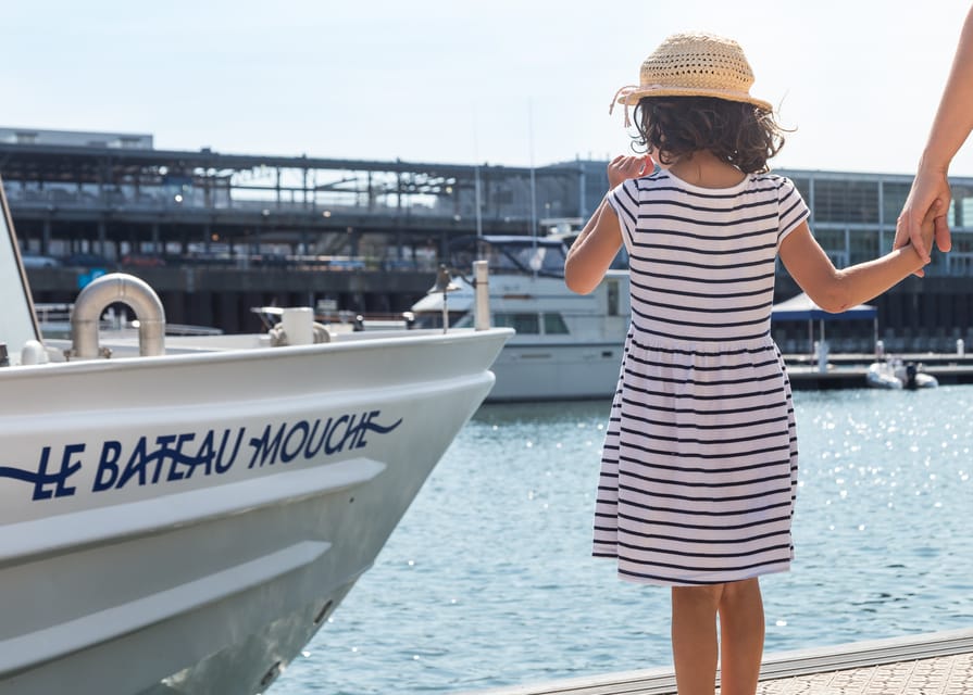 Montreal: Le Bateau-Mouche St. Lawrence Sightseeing Cruise - How the narration works: live bilingual guide plus onboard audio