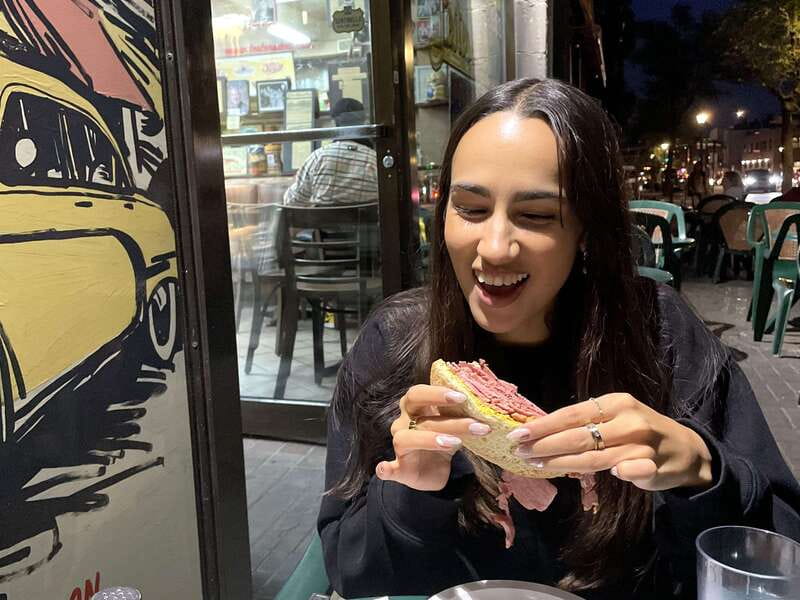 Montréal: Mile End Foodie Tour with Tasting - Stop-by-stop: bagels and poutine, the Montreal must-orders