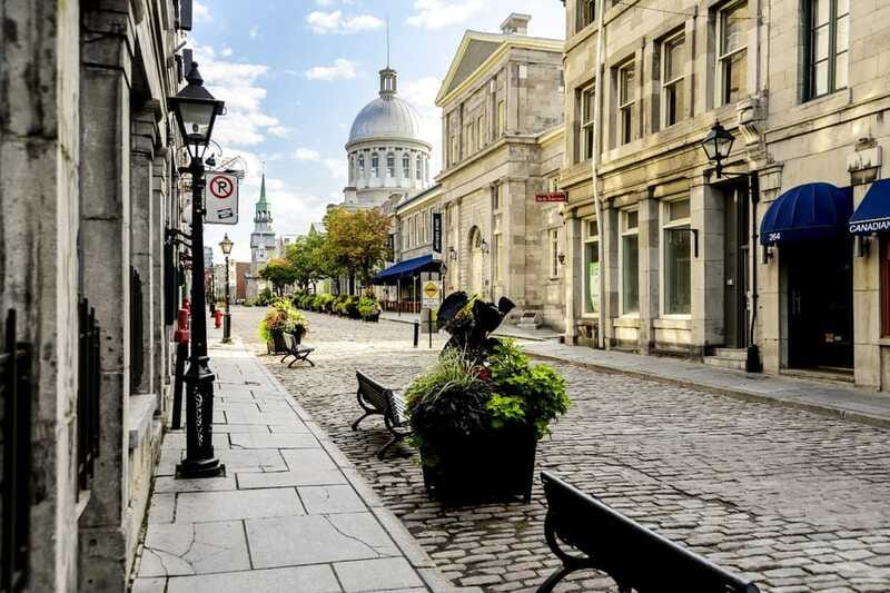 Montréal: Old Town Small Group Guided Walking Tour - 150 Minutes and Up to 8 People: How the Pace Really Impacts Value