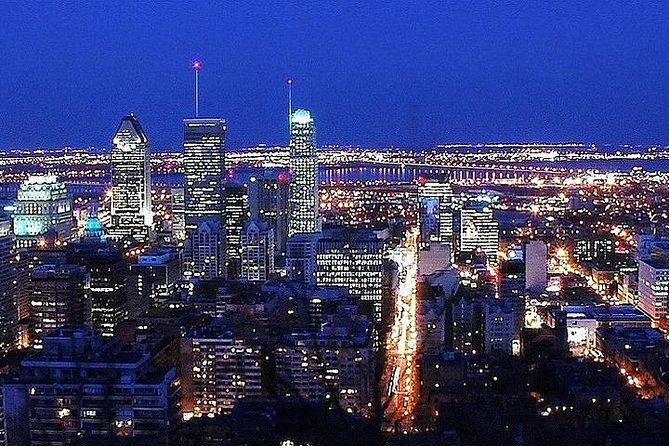 Montreal: Private Walking Tour with a Local - Your first moments in the city: photo stops and scenic views on the way