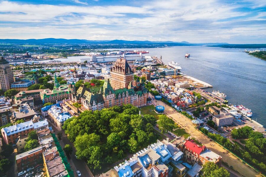 Montreal: Small Group Tour with River Cruise and Notre Dame - Old Montreal Photo Time and Notre Dame Basilica Admission Included