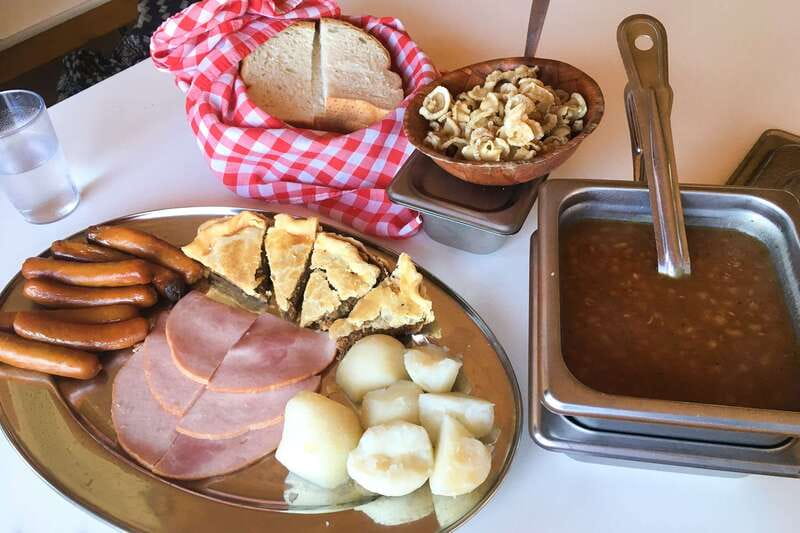 Montreal: Sugar Shack Maple Syrup Day Trip with Lunch - Maple taffy and tasting moments you may see