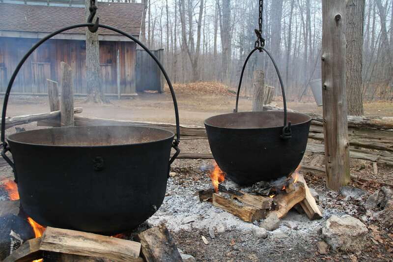 Montreal: Sugar Shack Maple Syrup Day Trip with Lunch - Your private guide in English or French, and how to get more out of it