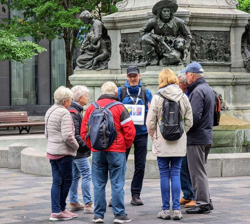Montreal: Top Rated Small Group Old Montreal Walking Tour - What the guide actually brings to your walk