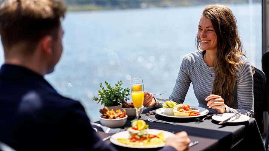 Montréal: Weekend River Brunch Cruise - Onboard brunch: 3 courses, local ingredients, and what kids get