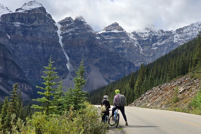 Moraine Lake and Lake Louise Half Day Tour - Moraine Lake stop: the Ten Peaks frame and why your trail time matters
