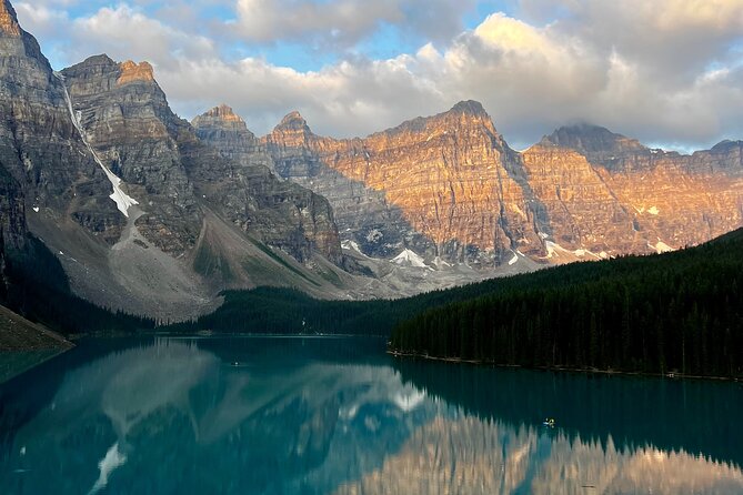 Moraine Lake and Lake Louise Private Premium Day Tour - Lake Louise in 45 minutes: the practical way to enjoy it