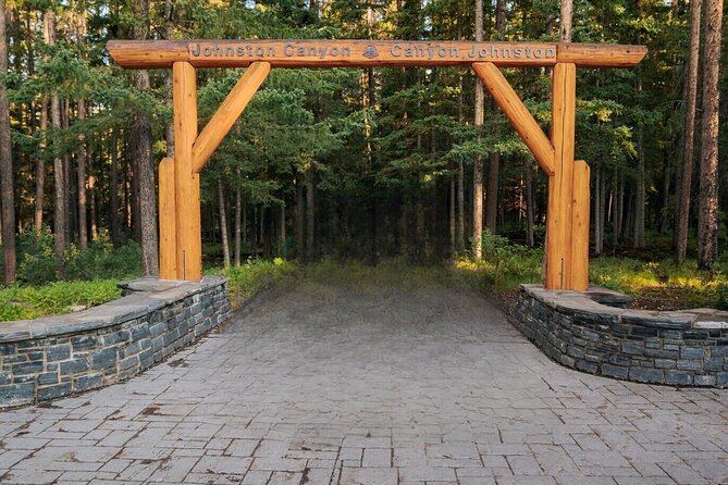 Moraine Lake, Lake Louise, Johnston Canyon, Bow Falls, Banff Town - Lake Louise and the Fairmont Area: Short Stop, Big Payoff