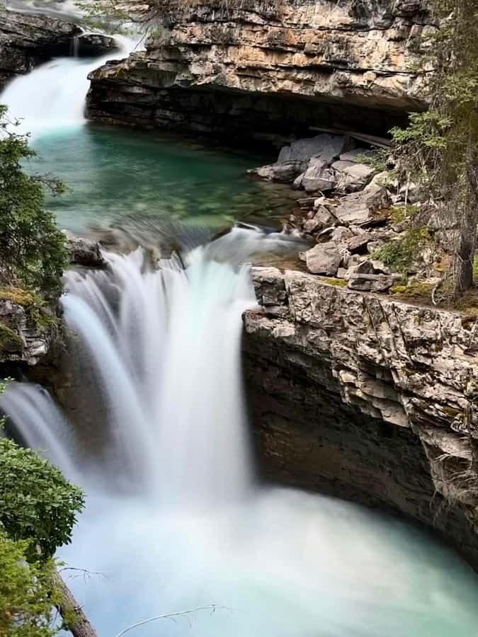 Moraine Lake Louise Emerald Johnston Canyon Banff Yoho Tour - Food, Lunch Breaks, and What to Bring
