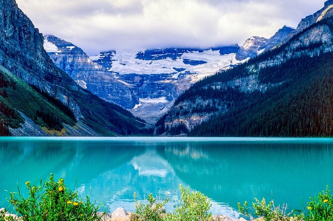 Morning Tour at Moraine Lake(2hrs) & Lake Louise(2hrs) - Moraine Lake: arrive early, then use your two hours well