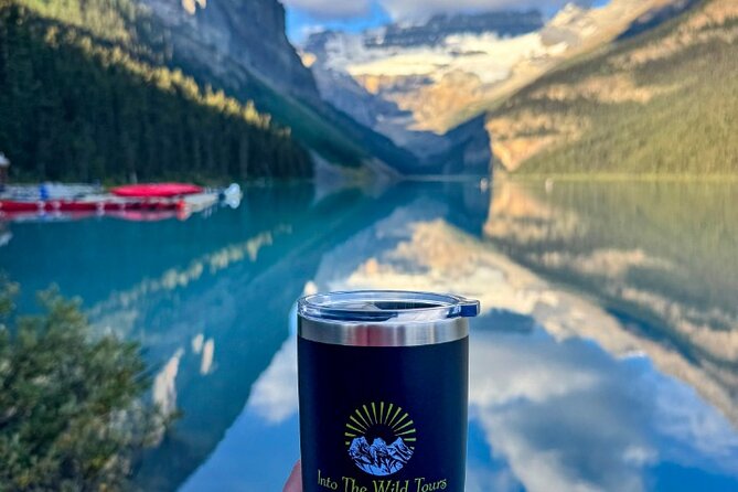 Morning Tour at Moraine Lake(2hrs) & Lake Louise(2hrs) - Stop: Morant’s Curve, quick legs and the first viewpoint hit