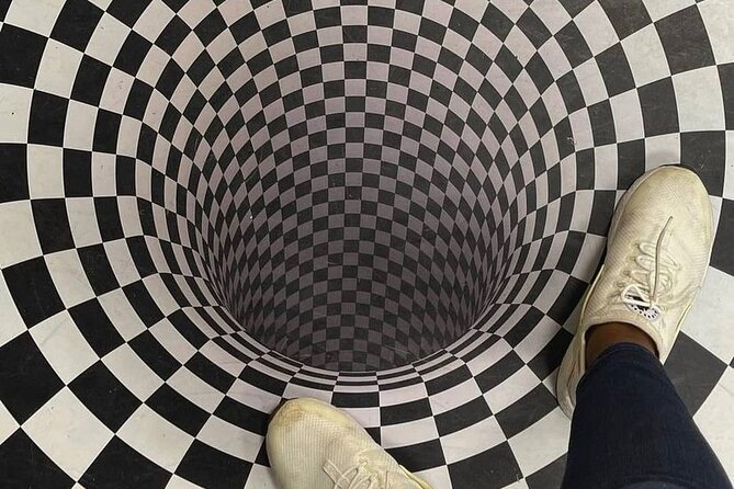 Museum of Illusions Admission in Toronto - Museum of Illusions Toronto: a one-hour rethink of what you see