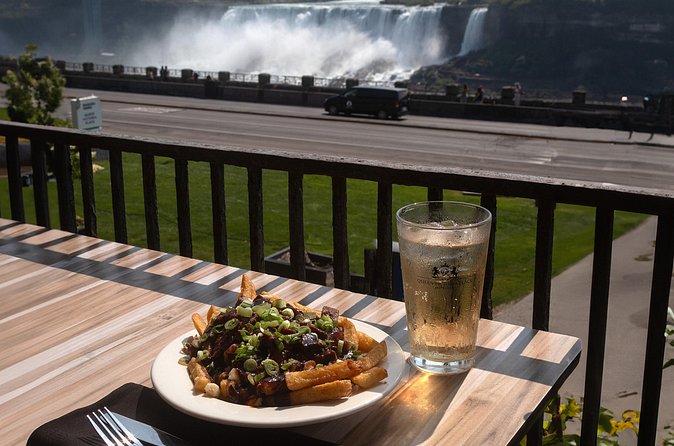 Niagara Falls All Canadian Food Walking Tour - Group size, timing, and comfort during the walk