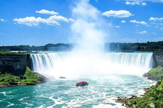 Niagara Falls and Niagara-on-the-Lake Day Tour from Toronto - Niagara Parkway photo moments: Floral Clock and passing sights