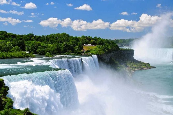 Niagara Falls and Niagara-on-the-Lake Day Tour from Toronto - Niagara-on-the-Lake in one hour: how to make it count