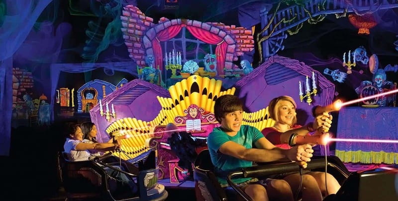 Niagara Falls, Canada: Clifton Hill 6 Attraction Fun Pass - Before you go: height checks, weather risk, and small planning moves