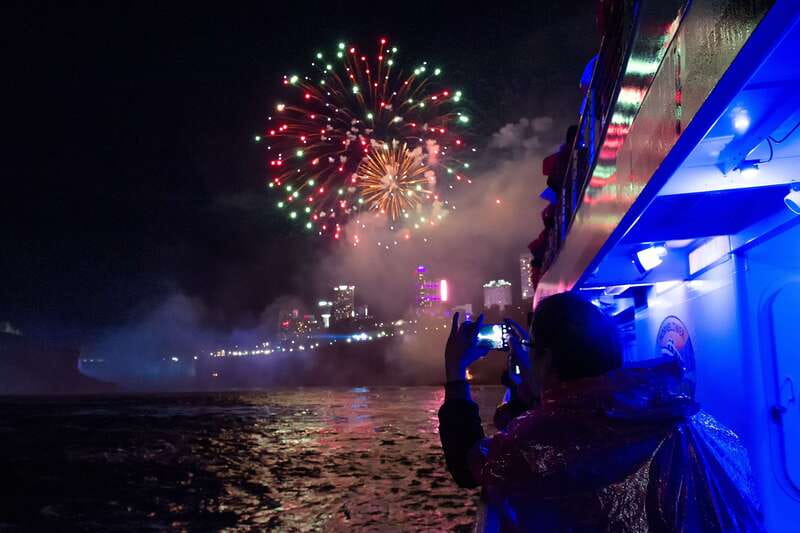 Niagara Falls, Canada: Evening Fireworks Cruise - Getting to the Main Ticket Plaza and getting down to the water