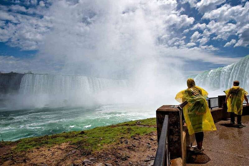Niagara Falls, Canada: Sightseeing Tour with Boat Ride - Hitting Niagara from the Canadian side, fast and efficiently