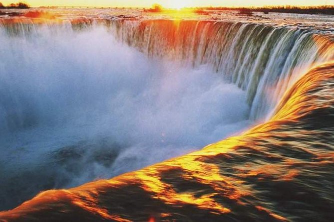 Niagara Falls Canadian Luxury Tour: Boat, Journey, Skylon & Lunch - Lunch in the mix: good breaks, watch the fine print
