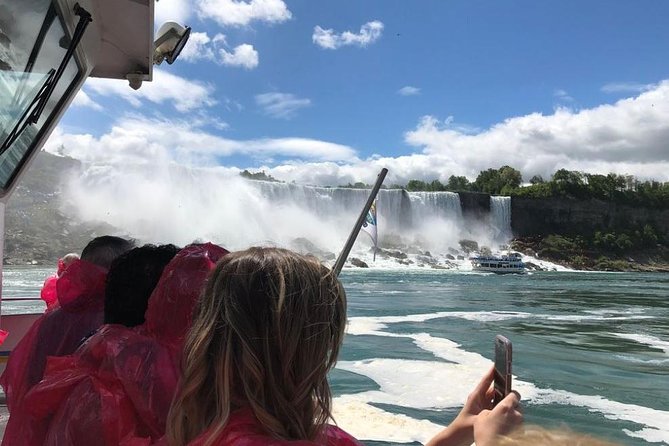 Niagara Falls Day Tour from Toronto - Niagara Parkway photo drive: a scenic warm-up without the pressure