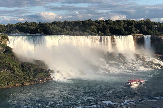 Niagara Falls Day Tour from Toronto w/ Tower, Journey & Boat Ride - Floral Clock: a quick free smile that doubles as a photo break