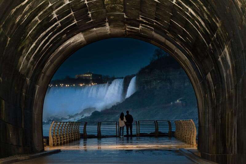 Niagara Falls: Night Tour w/ 3 Course Dinner & Light Show - Niagara Parks Power Station and the Currents show: sound and light in one place