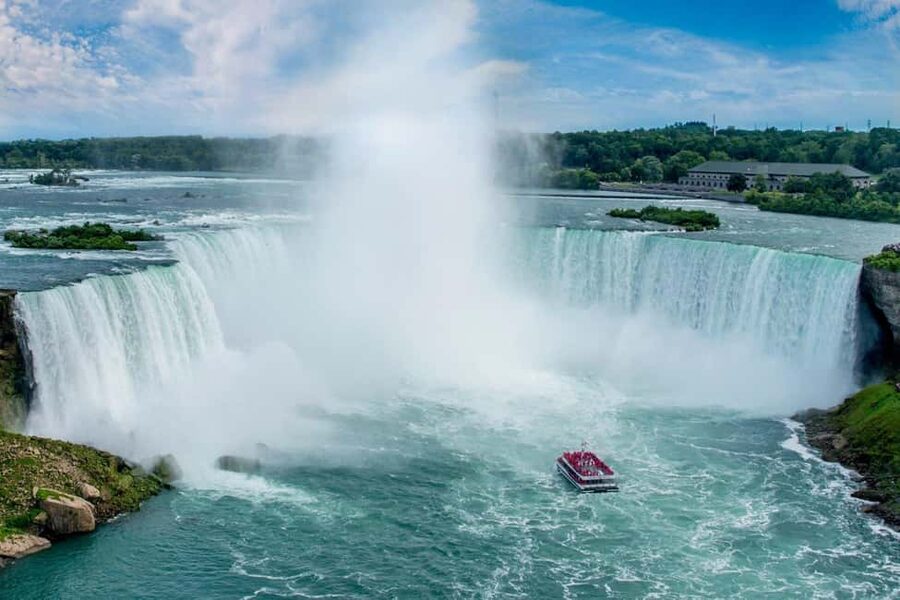 Niagara Falls: Walking Tour with Skip-the-Ticket-Line Boat - Walking to the Falls fast, from Hard Rock Cafe to Queen Victoria Park