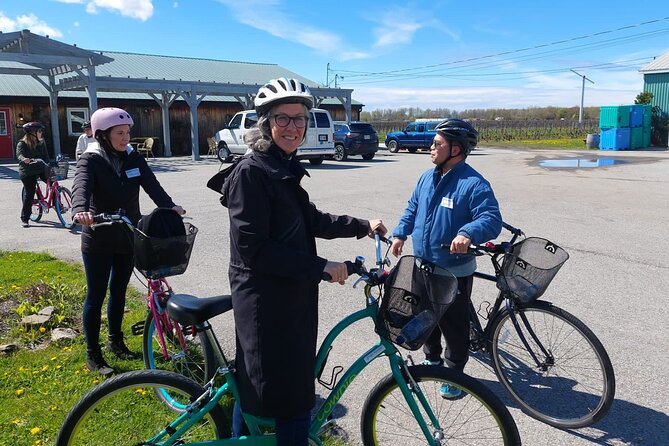 Niagara-on-the-Lake Cycle and Wine-Tasting Tour with Optional Lunch - Ontario ice wine and unique Canadian varietals