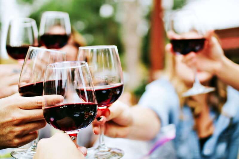 Niagara-on-the-Lake: Half-Day Wine, Beer & Charcuterie Tour - Expert Local Guides: Friendly, Entertaining, and Real-World Useful