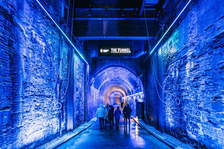 Niagara Parks: Power Pass + Falls Incline Railway - The 180-foot glass elevator: the moment you feel the scale
