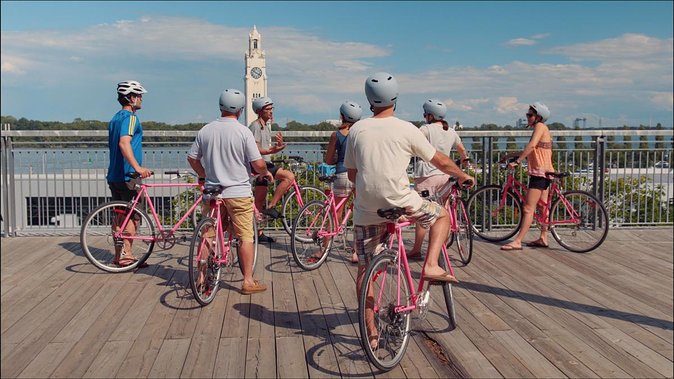 Non Touristy Pink Bike Tour by Spade & Palacio - Mount Royal Park and the Leonard Cohen mural: the big-name start with real context